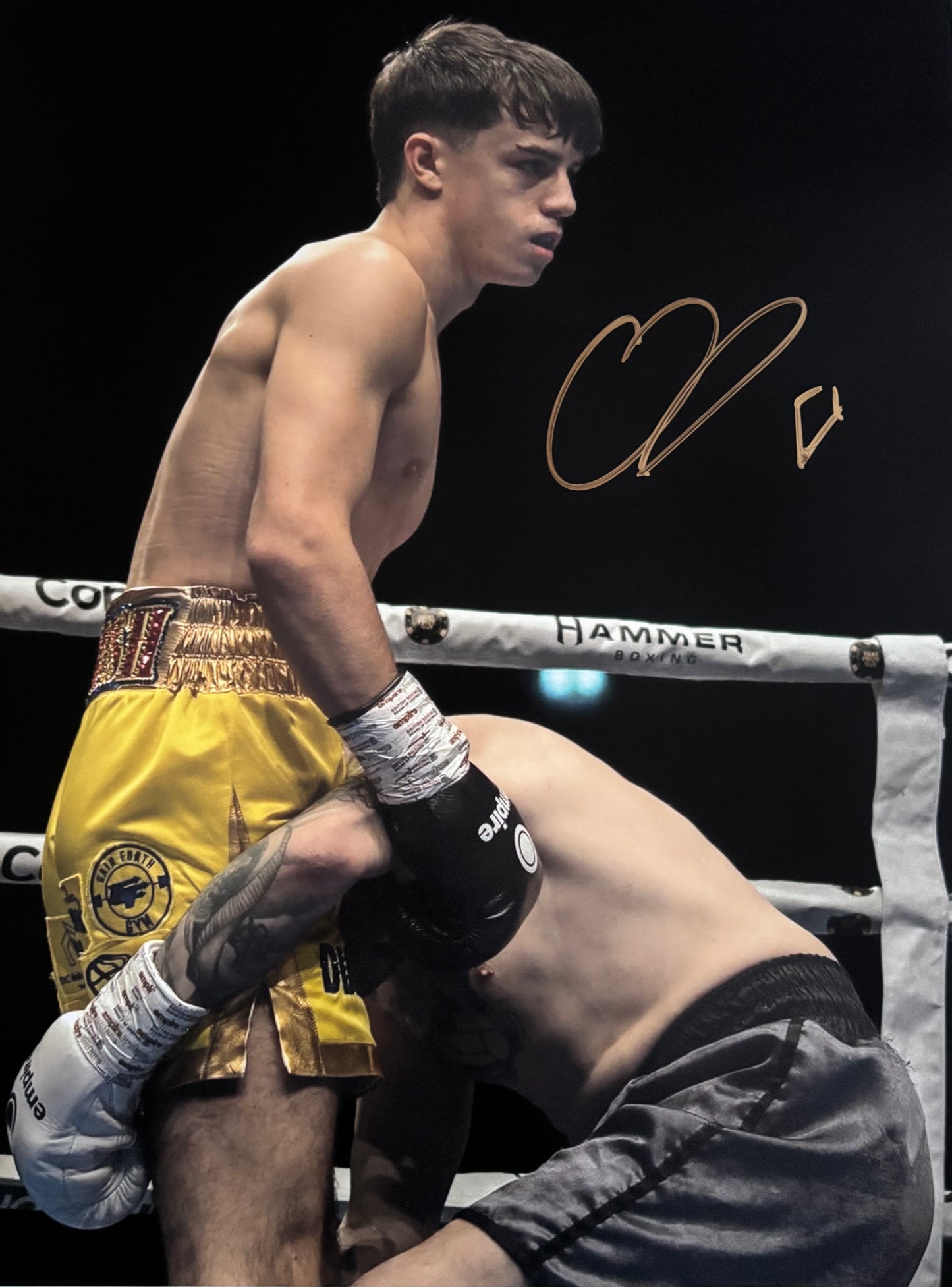 Oisin "The Diamond" Dunlop Signed 16x12 photo