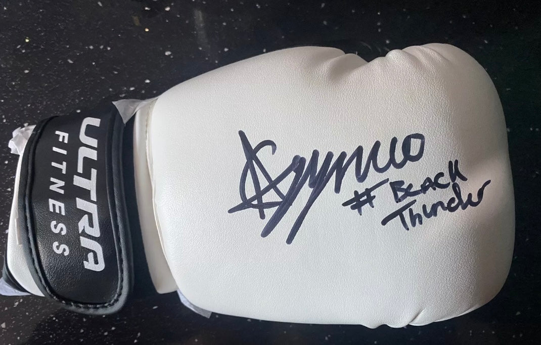 Caoimhn Agyarko signed boxing glove