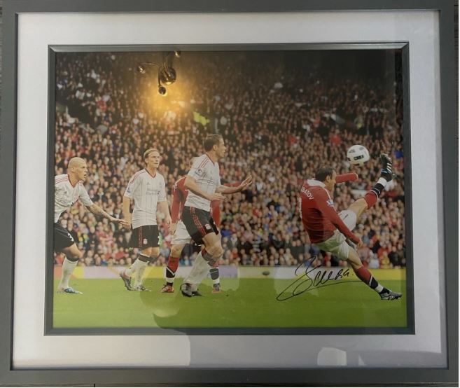 Dimitar Berbatov Manchester United Signed & Framed 20x16 Inch Poster
