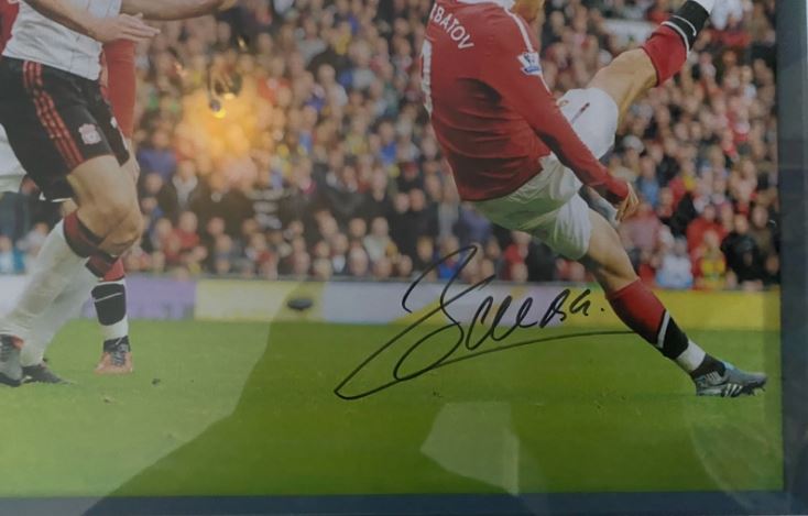Dimitar Berbatov Manchester United Signed & Framed 20x16 Inch Poster