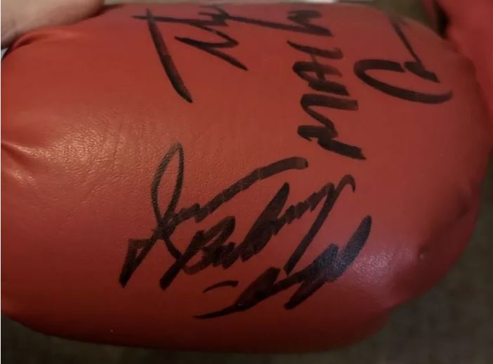 Hector Camacho,Tony Demarco,Terry Norris,John H Stracy & Iran Barkley signed Cleto Resey boxing glove
