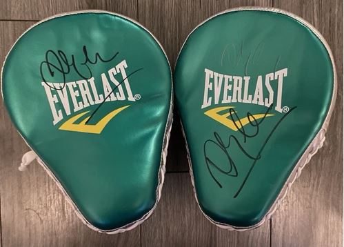 Andy Lee (former WBO world champion & world class coach) signed green Everlast pads