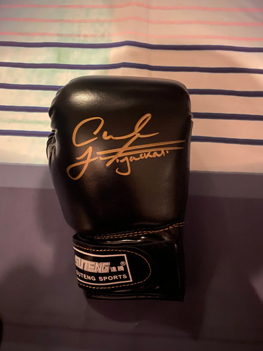 Carl Frampton signed boxing glove