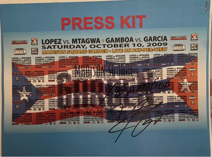 Yuriorkis Gamboa signed press pack