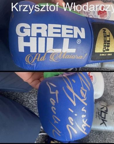 Krzysztof Wodarezyk (former IBF & WBC world champion) signed Green Hill boxing glove