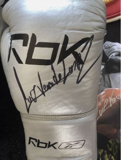El Venado Luis Alberto Lopez (former IBF world champion) signed silver Reebok boxing glove